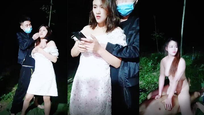 【深夜户外强奸闺蜜】夏天到了，适合野外群P，两男两女淫乱聚会，小姐妹在空旷田野肆意狂叫。封面